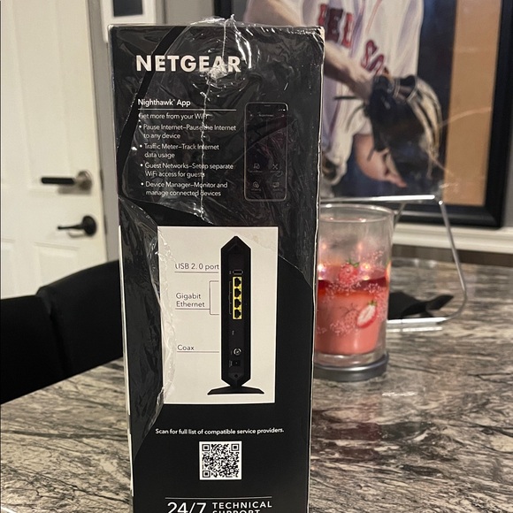 NETGEAR Nighthawk Black Modem Router Combo - Picture 3 of 4